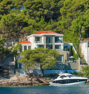 Yacht &amp; Villa